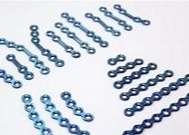 수술은 턱과 얼굴에 관한 플레이트 티타늄 소재를 주입시킵니다